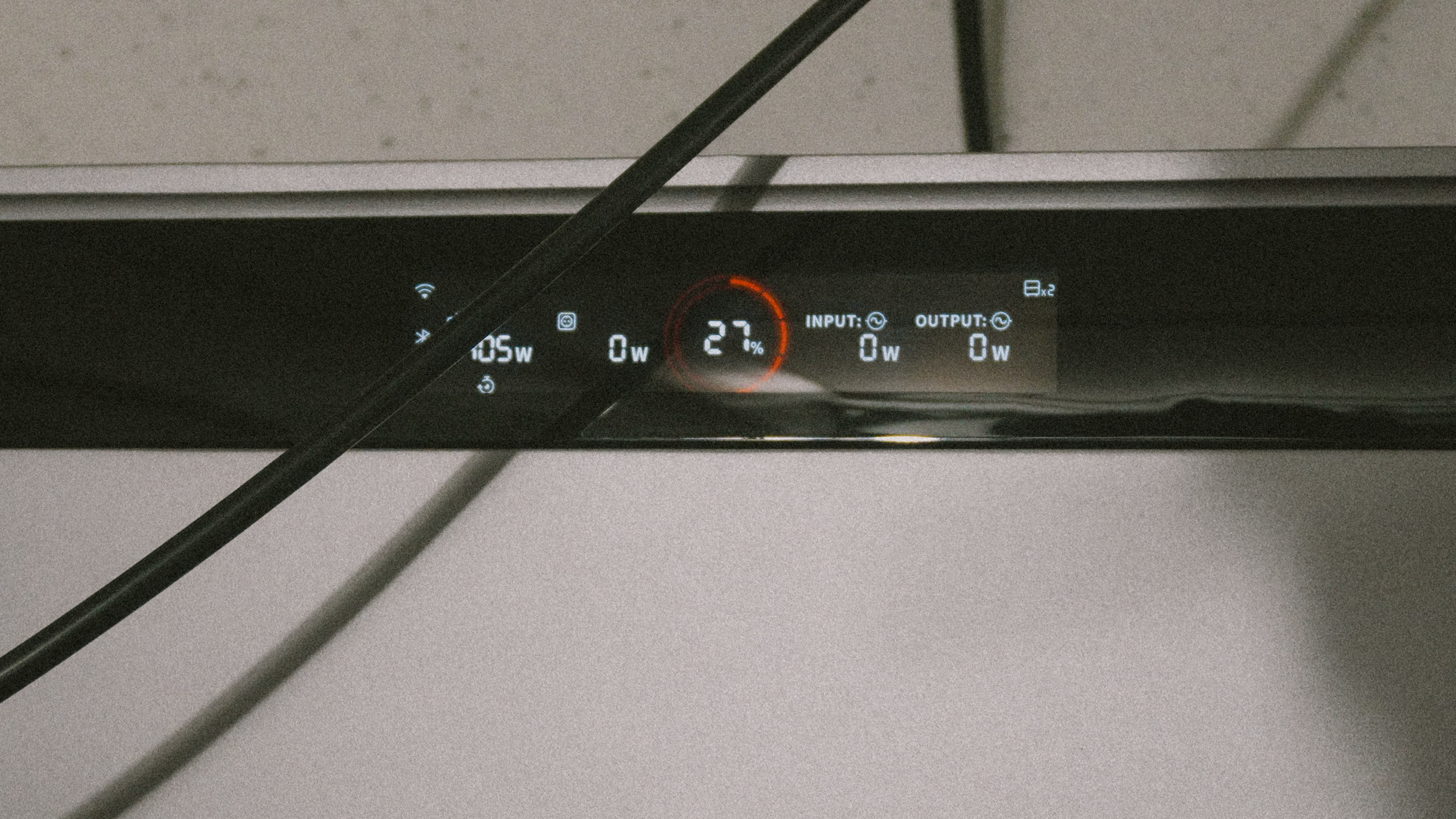 Display des Jackery SolarVault 3 Pro mit Ladezustand und Leistungswerten